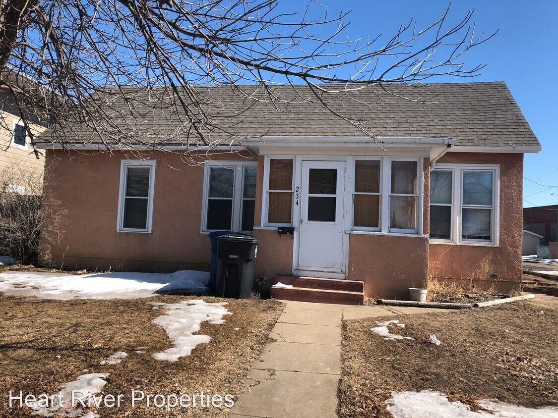 2 br, 1 bath House 234 Sims St 1 House for Rent in Dickinson, ND