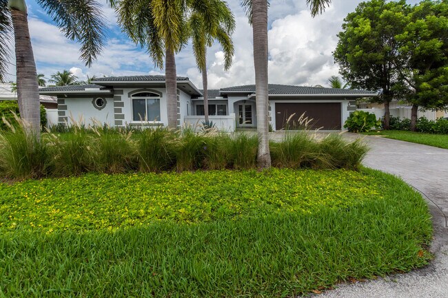 Building Photo - 2485 SE 8th St