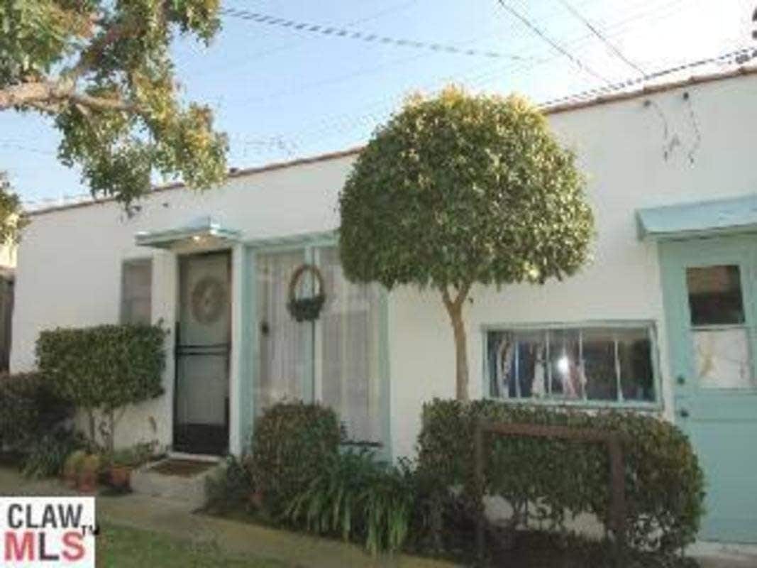 Large Detach studio with backyard - 838 Pacific St