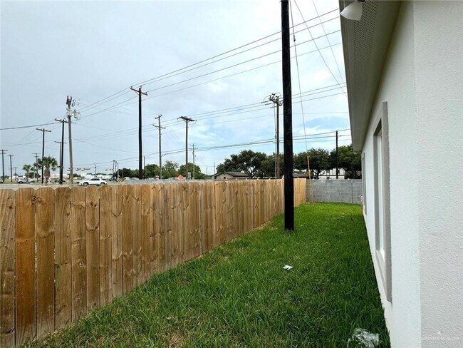 Building Photo - 9 N 58th Ln