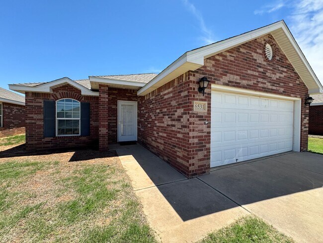 Foto del edificio - Great 3 bedroom 2 bathroom house in fantas...