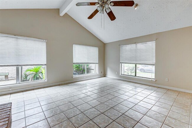 Foto del edificio - 2010 Hickory Glen Dr