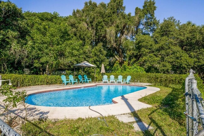 Foto del edificio - 2301 Carlton Dr