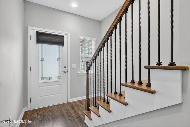 Building Photo - 64 Pindo Palm Dr