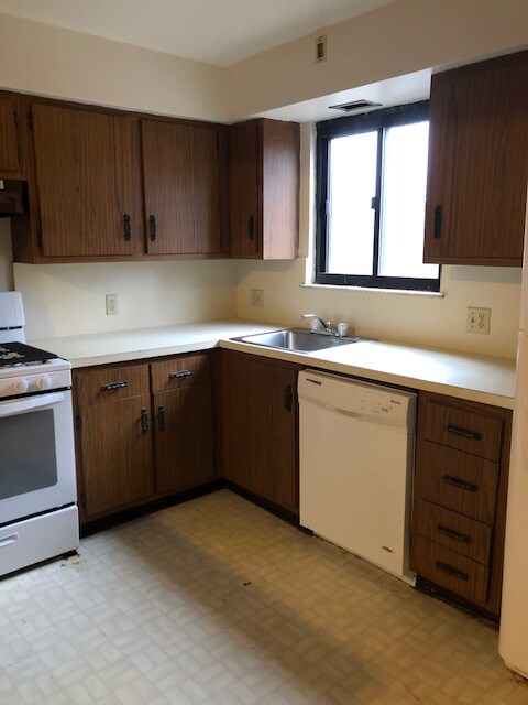 Building Photo - 308 Glosser St