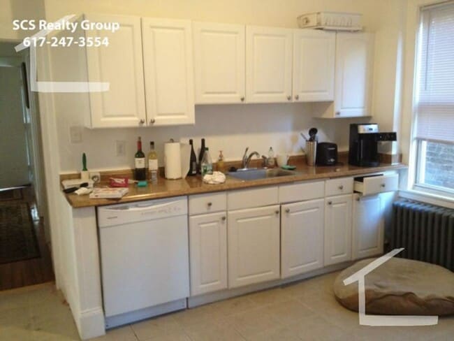 Building Photo - Modern 3BR Apartment for Rent – Pet Friendly, Laundry in Building