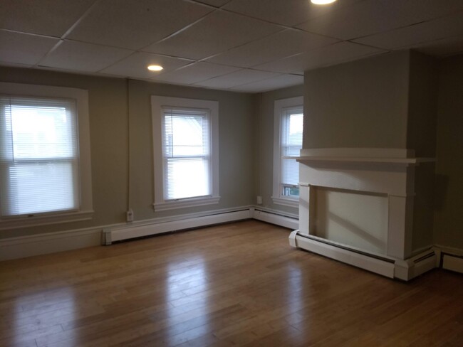 Sister units bedroom. Same layout different wall color. - 17 Wentworth St