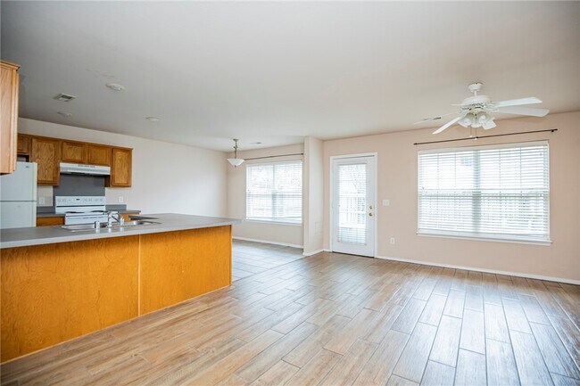 Foto del edificio - 903 W Peachtree Dr