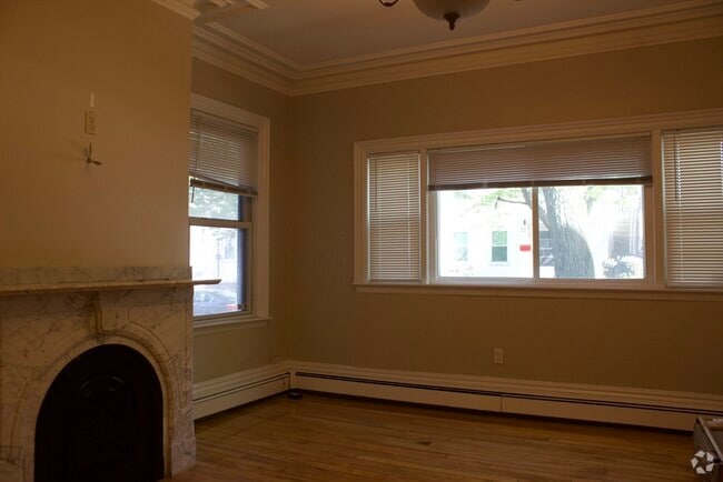 Building Photo - 114 Thorndike St