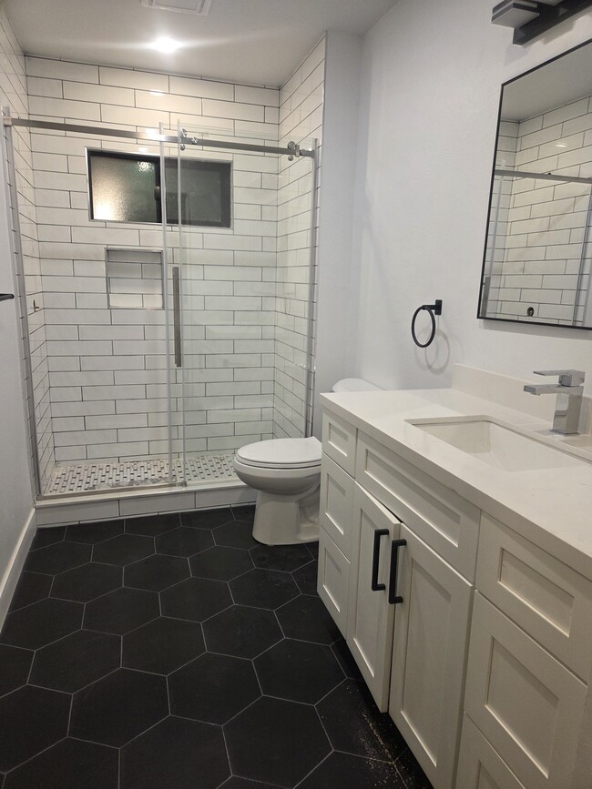 Building Photo - 12242 Manor Dr