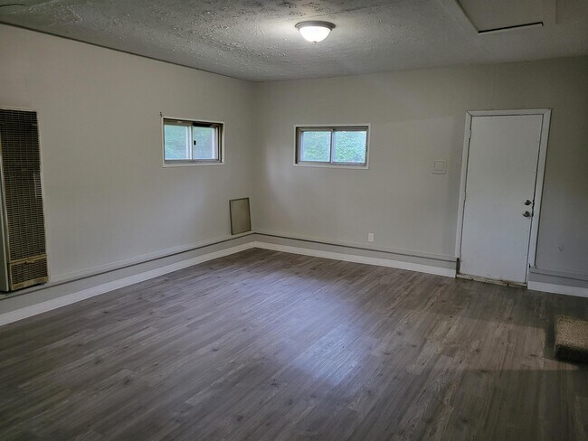 Building Photo - 2289 Hanna Dr