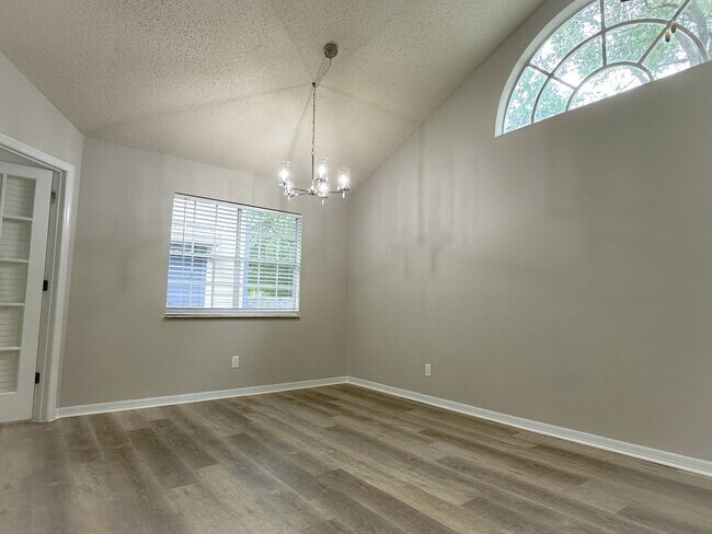 Foto del edificio - HIDDEN VILLAGE • 2 bd • 2 ba • 792 ft² HEATHROW AREA)