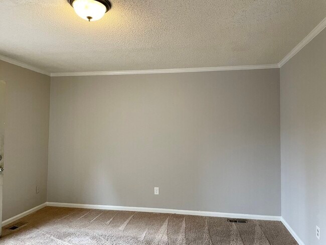 Building Photo - 1710 Village Lake Dr