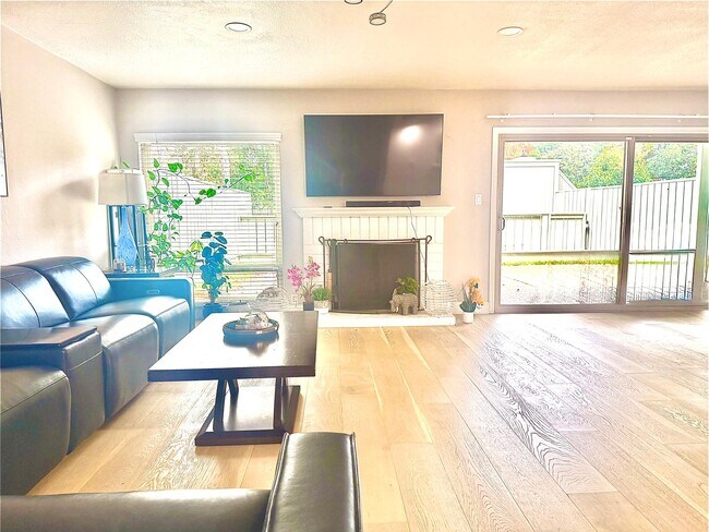 Foto del edificio - 5351 Springdale Ave