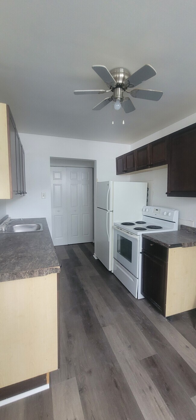 Photo du bâtiment - 148 Roxborough Ave