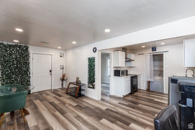 Foto del edificio - Newly updated 3 bedroom Salt Lake home is ...