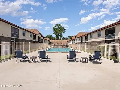 Foto del edificio - 2999 Sir Hamilton Cir