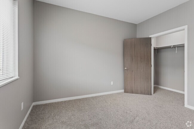 1BR, 1BA - 689SF - Bedroom - Creekside Heights Apartments, LLC