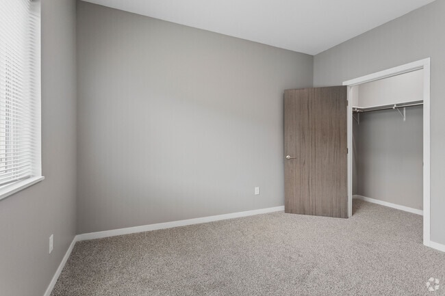 1BR, 1BA - 689SF - Bedroom - Creekside Heights Apartments, LLC