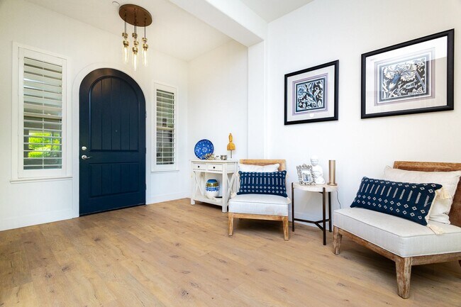 Foto del edificio - Gorgeous Custom Upgraded Serrano Home!