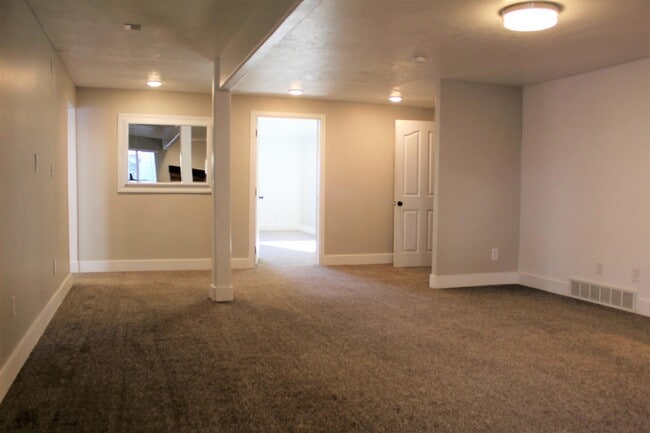 Foto del edificio - 1084 E 3400 N