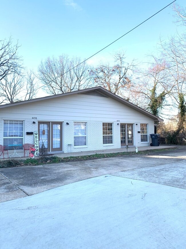 Building Photo - 643 W Matthews Ave
