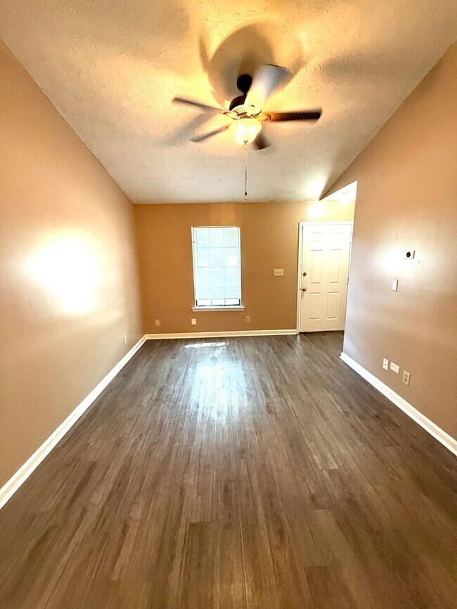 Foto del edificio - ** 2 bed 2 bath located off Vaughn road ** Call 334-366-9198 to schedule a self showing