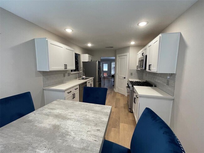 Foto del edificio - 709 Regency Ct