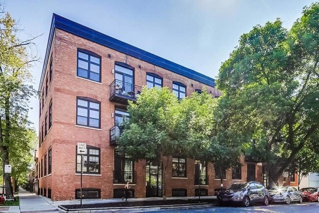 Photo - 1801 W Thomas St (Chicago, IL) Apartments