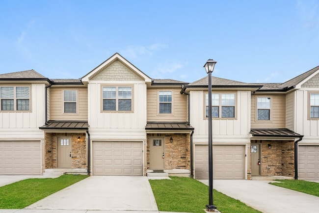 Building Photo - 212 Signature Pl