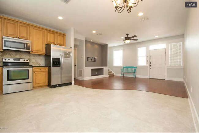 Living Room - 5804 Jasmine Ct