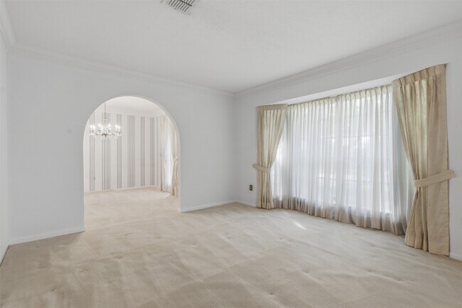 Foto del edificio - 5923 Pinewood Springs Dr