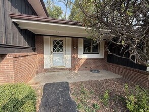 Building Photo - 9019 N Locust Ln