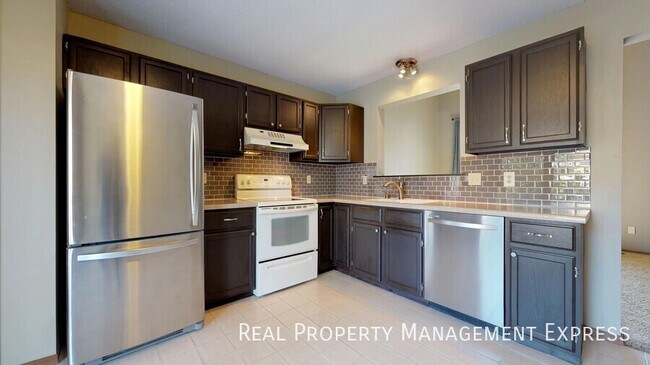 Building Photo - 4712 E Blazewood Dr
