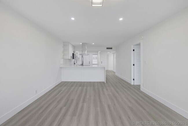 Foto del edificio - 3050 N Palm Aire Dr