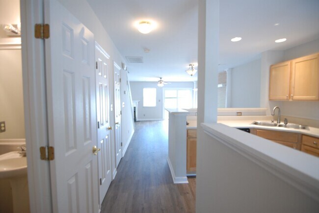 Building Photo - Maintenance free UPDATED 2 Master-Suite to...