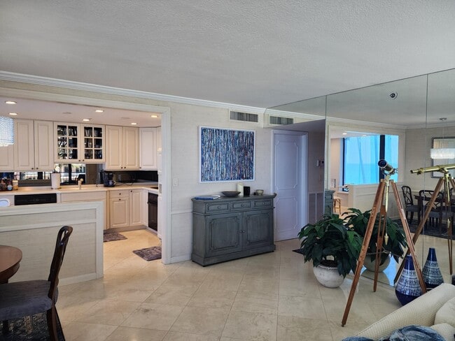 Building Photo - 3009 S Ocean Blvd