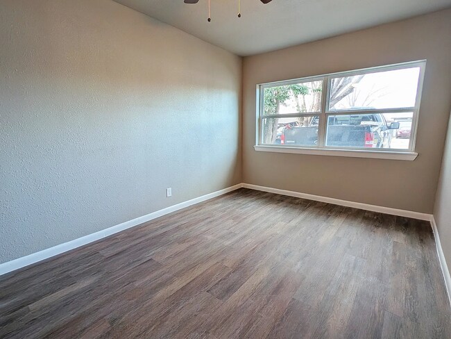 Foto del edificio - 5802 Magnes Ln