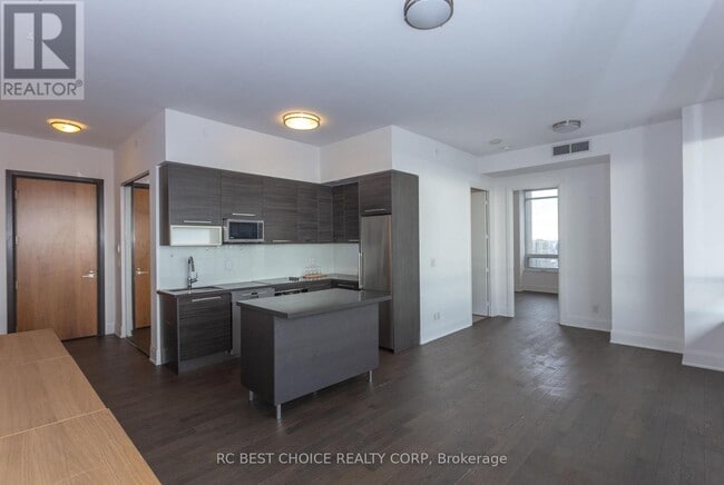 Photo du bâtiment - 36 Park Lawn Rd