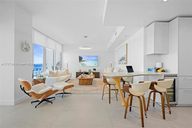 Building Photo - 16901 Collins Ave