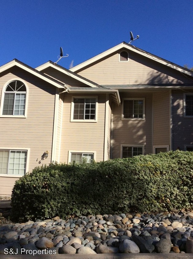 Primary Photo - 161 Brewery Ln