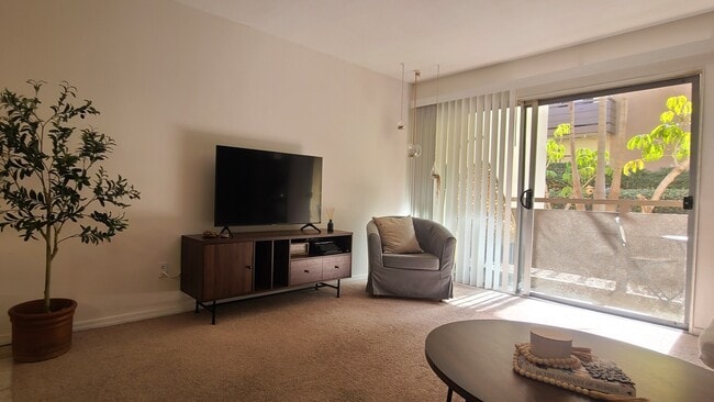 Building Photo - 1611 Hotel Cir S