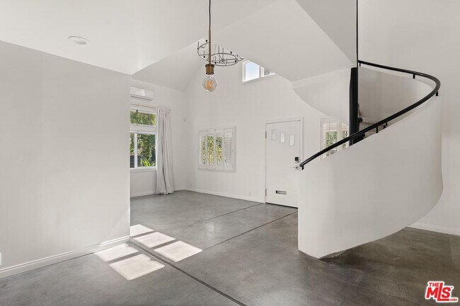 Foto del edificio - 1322 N Cherokee Ave