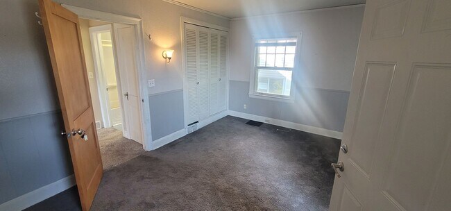 Building Photo - Already Rented for Next School Year - Avai...