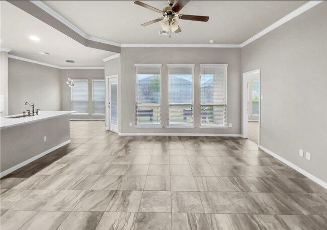 Foto del edificio - 811 Cross Dr.