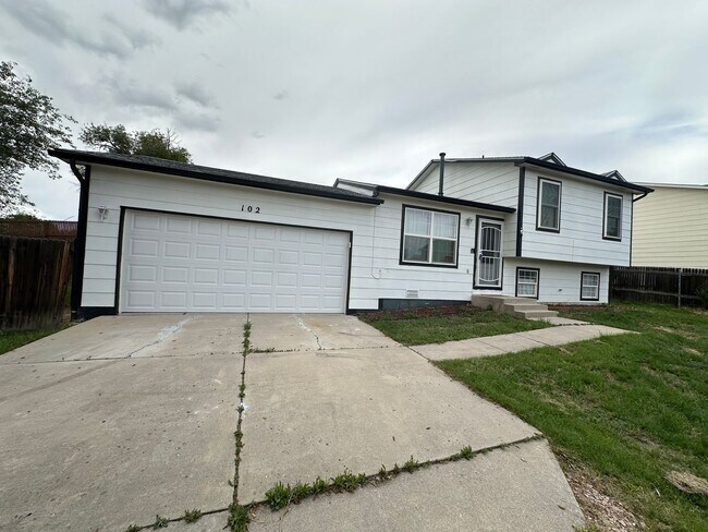 Foto del edificio - 3 Bed 2 Bath Home Minutes From Fort Carson...
