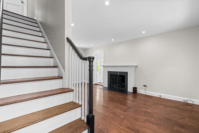 Building Photo - 3 Bed 3 Bath - Bethesda Colonial - Move-In...