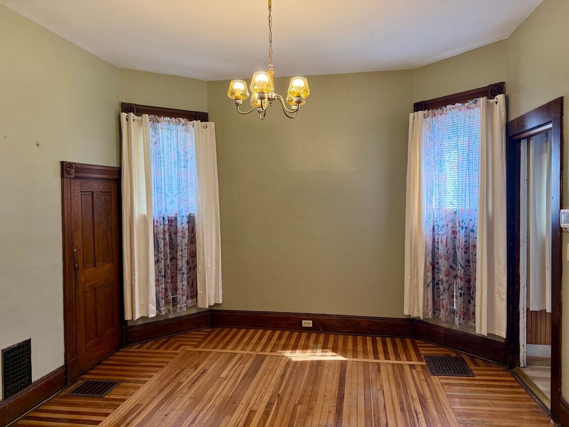 Foto principal - 357 W 5th St