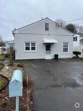Building Photo - 4 Fairlawn Ave