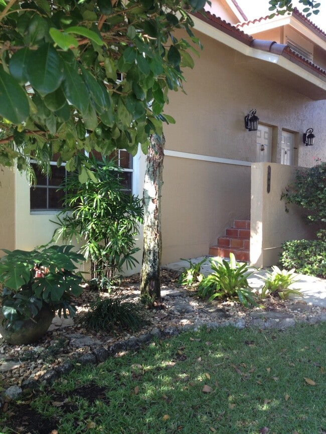 Building Photo - 6601 Via Regina